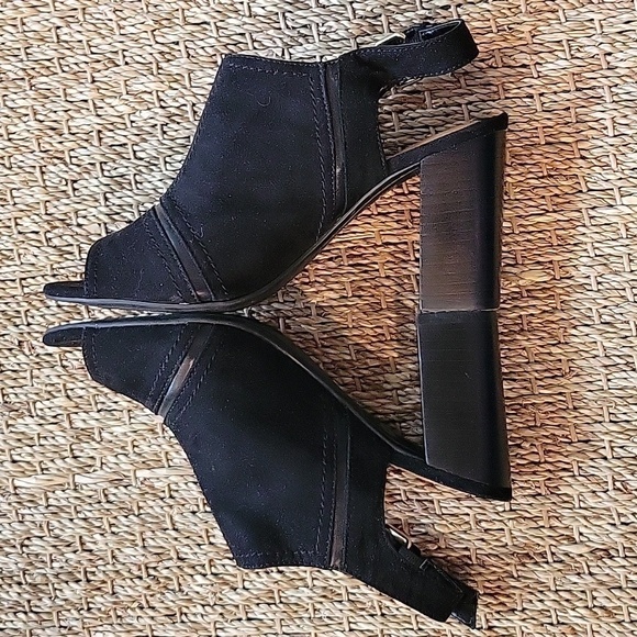 Tommy Hilfiger black suede slingback heels. Size is 6M - Picture 6 of 8